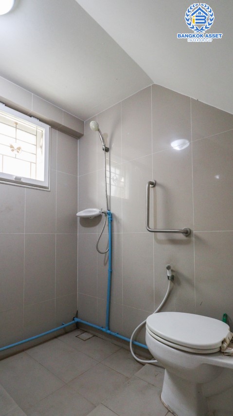 *****บ้านเดี่ยวมือสองย่านปทุมธานี ม.ศุภาลัยวิลล์ ศรีสมาน-ปทุมธานี บนเนื้อที่ 53.1 ตร.ว. พื้นที่ใช้สอย 170 ตร.ม. ฟังก์ชัน 4 ห้องนอน 3 ห้องน้ำ 2 ที่จอดรถ บ้านสวยราคานี้หาที่ไหน!! 15 นาทีก็ถึงโรบินสันศรีสมาน และทางด่วน "ศรีสมาน" จองเลย!